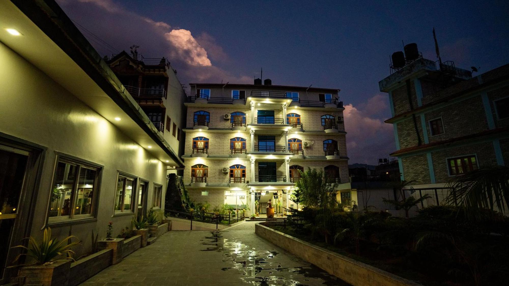 Royal Kushma Resort Kusma Exterior photo